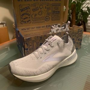 NWT Brooks Bedlam 3 running